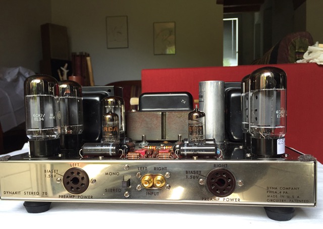 Il Dynakit ST-70 Restaurato di Paolo: 

“….. Le invio alcune foto del mio Dynaco ST 70 restaurato

Ho sostituito…


2 potenziometri Bias
diodo rettificatore sempre del Bias
2 condensatori elettrolitici bias (poi aggiunti altri 2 in parallelo per fare 100 mF) 
2 resistenze su condensatore quadruplo da 22 K e 6.8 K (quelle originali erano con i valori un po’ fuori)
alcuni fili rigidi con filo flessibile in rame da 1 millimetro quadro
4 resistenze 270 K arrivo Bias ai punti 21 e 6 (quelle originali erano un po’ fuori valore)
2 condensatori da .05 mF vicino alla valvola 7199
4 condensatori di disaccoppiamento da .1 mF
Eliminato interruttore mono/stereo , lasciato resistenza da 470 K fra ingresso segnale e massa
2 prese ingresso segnale RCA
Come valvole ho montato una GZ 34 Mullard , 2  7199 RCA , 4 6CA7 General Electric
……

L’impianto il quale è abbinato è….

Preamplificatore Dynaco PAS-3
Lettore Cd Copland CD 823
Giradisci Philips 684 (ho anche un Audio Note TT-1 ma devo cambiare il motorino già reperito)
Diffusori Celestion Ditton 44.....